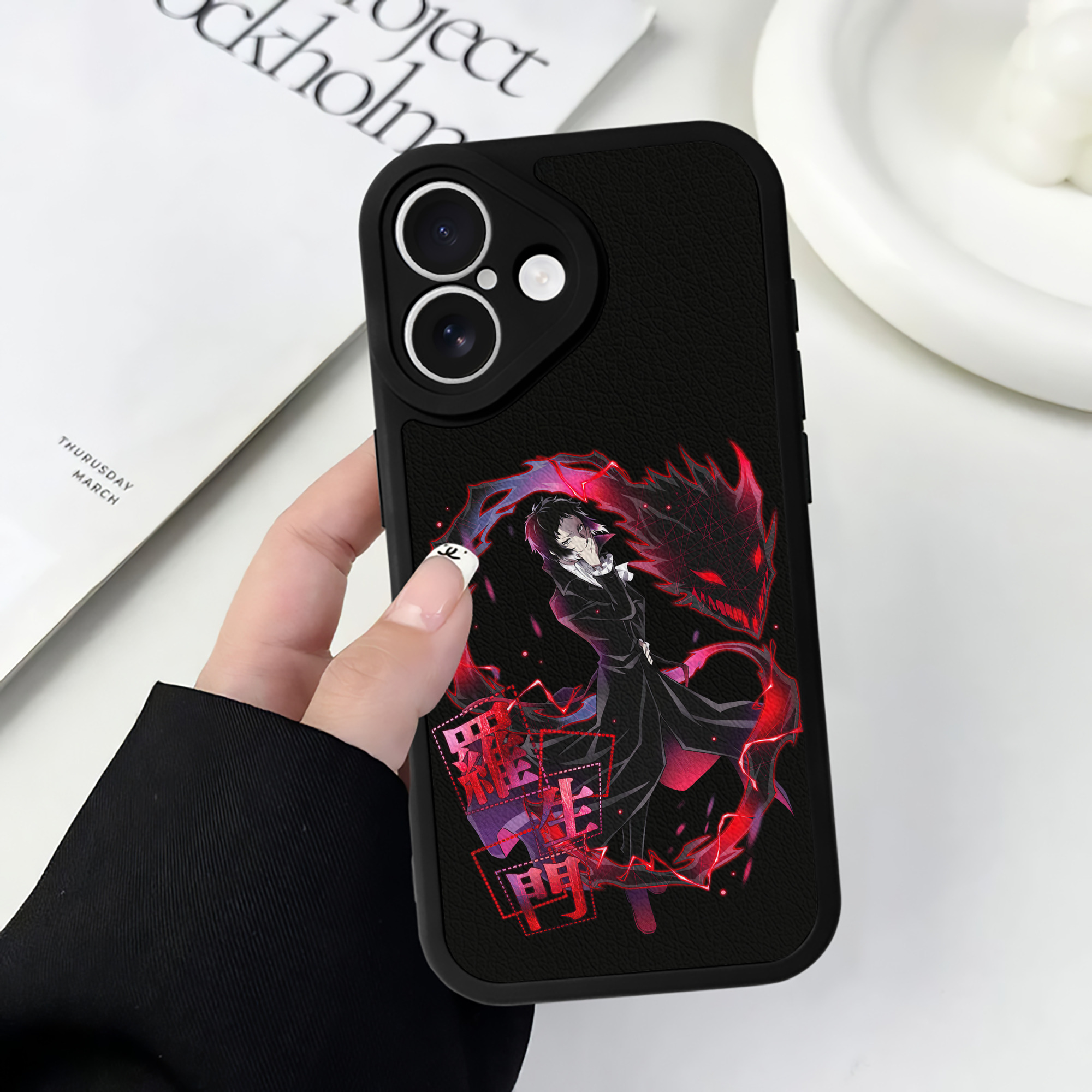 （画像用） 文豪ストレイドッグス Bungo Stray Dogs 【iPhone 16シリーズ対応】シリコンスマホケース（レザー調） 材質：シリコン